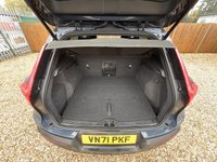 USED 2021 71 VOLVO XC40 2.0 B4 MHEV R-Design SUV 5dr Petrol Hybrid DCT Auto Euro 6 (s/s) (197 ps) Park Assist Package, Sat nav