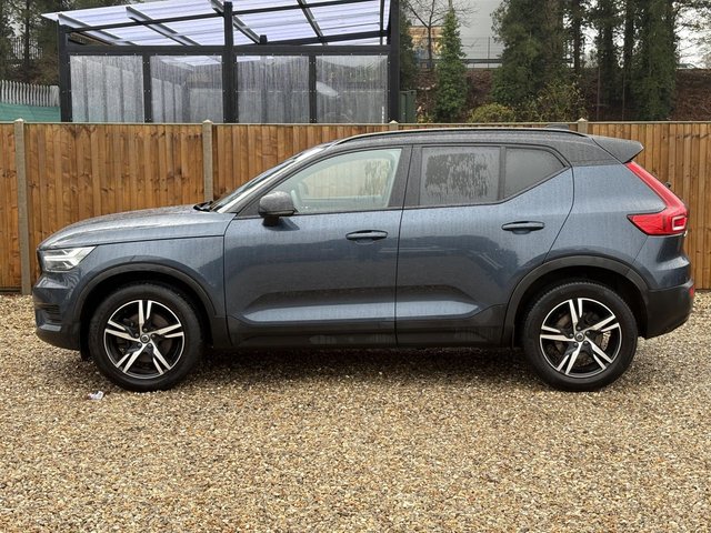 2021 VOLVO XC40 - Photo 2