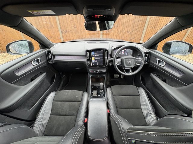 2021 VOLVO XC40 - Photo 9