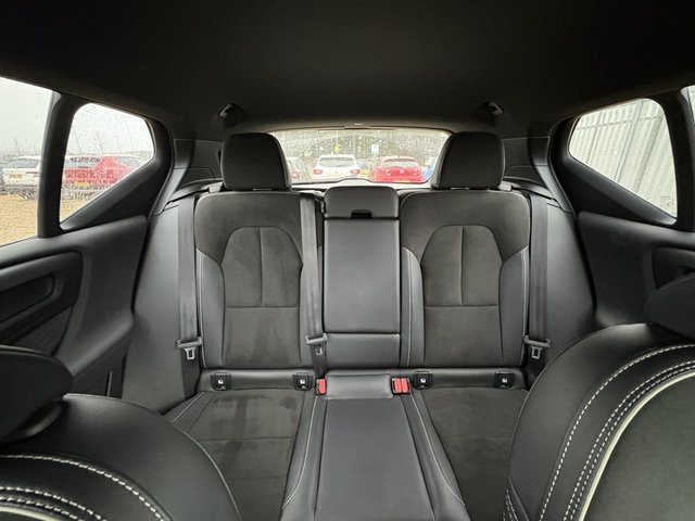 2021 VOLVO XC40 - Photo 10