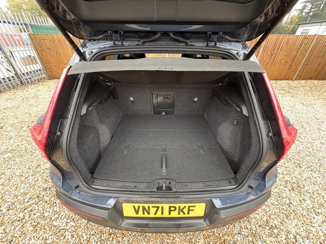 2021 VOLVO XC40 - Photo 11