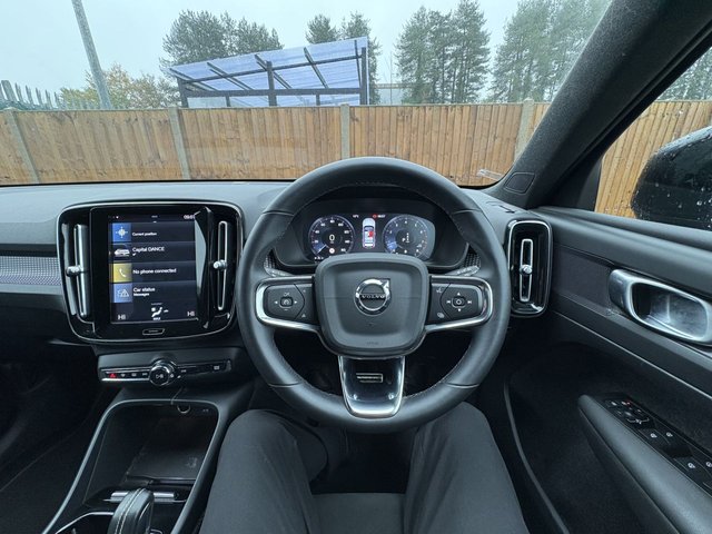 2021 VOLVO XC40 - Photo 12