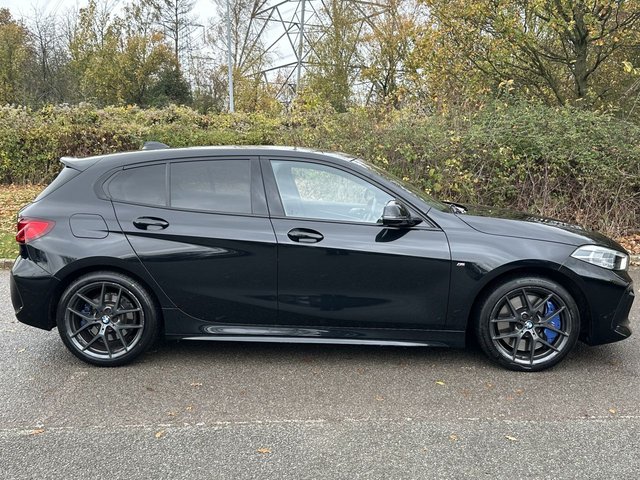 2022 BMW 1 SERIES - Photo 5