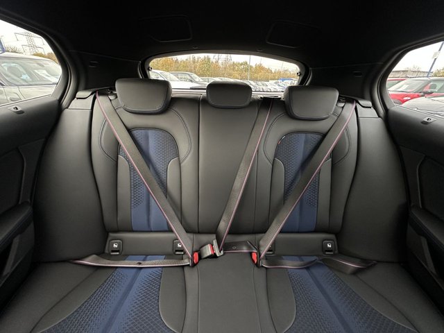 2022 BMW 1 SERIES - Photo 10