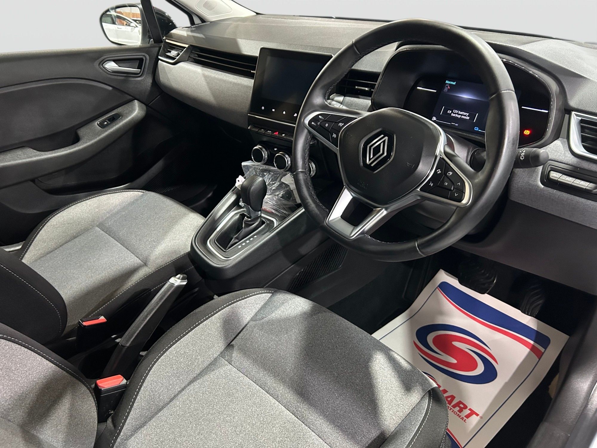 USED 2024 73 RENAULT CLIO 1.6 E-TECH evolution Hatchback 5dr Petrol Hybrid Auto Euro 6 (s/s) (145 ps) 