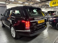 USED 2014 14 LAND ROVER RANGE ROVER 4.4 SD V8 Vogue SUV 5dr Diesel Auto 4WD Euro 5 (339 ps) 2014 LANDROVER RANGEROVER VOGUE 4.4 SDV8 - 2 PREVIOUS KEEPERS - 6 LANDROVER SERVICES - SANTORINI BLACK - 21 INCH ALLOY WHEELS - HEATED SEATS - REVERSE CAMERA - HEATED STEERING WHEEL