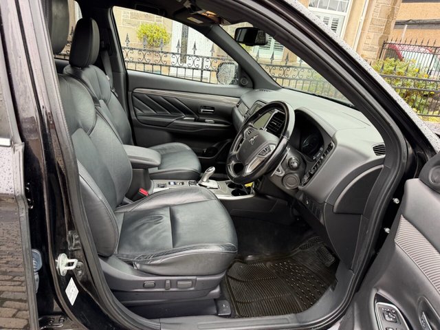 2020 MITSUBISHI OUTLANDER - Photo 2