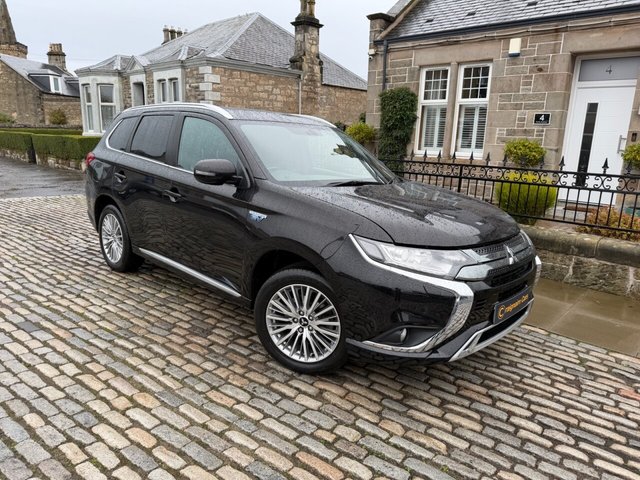 2020 OUTLANDER 2.4H TWINMOTOR 13.8KWH DYNAMIC SUV 5DR PETROL PLUG IN HYBRID CVT 4WD... photo