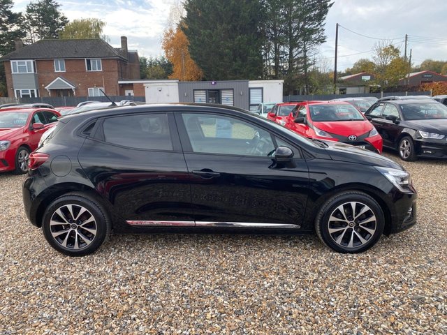 2020 Renault Clio 1.5L Iconic 5dr - Photo 4