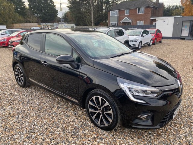 2020 Renault Clio 1.5L Iconic 5dr - Photo 2