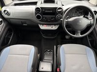USED 2017 17 PEUGEOT HORIZON 1.6L 5dr AUTOMATIC 100 BHP + SERVICE HISTORY + 15" ALLOY WHEELS + AUTOMATIC GEARBOX + DAYTIME RUNNING LIGHTS + ELECTRIC FRONT WINDOWS + AIR CONDITONING + REAR PARKING SENSORS + STOP / START SYSTEM + DUAL CLIMATE CONTROL + CRUISE CONTROL + BLUETOOTH / TELEPHONE PREPARATION + RADIO / USB / CD / MP3 PLAYER + MUCH MUCH MORE...