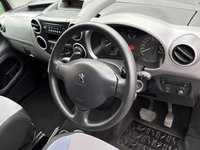 USED 2017 17 PEUGEOT HORIZON 1.6L 5dr AUTOMATIC 100 BHP + SERVICE HISTORY + 15" ALLOY WHEELS + AUTOMATIC GEARBOX + DAYTIME RUNNING LIGHTS + ELECTRIC FRONT WINDOWS + AIR CONDITONING + REAR PARKING SENSORS + STOP / START SYSTEM + DUAL CLIMATE CONTROL + CRUISE CONTROL + BLUETOOTH / TELEPHONE PREPARATION + RADIO / USB / CD / MP3 PLAYER + MUCH MUCH MORE...