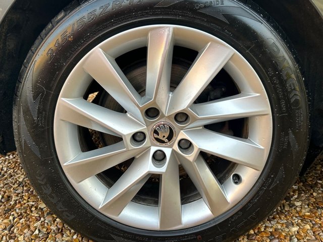 2019 SKODA SUPERB - Photo 7