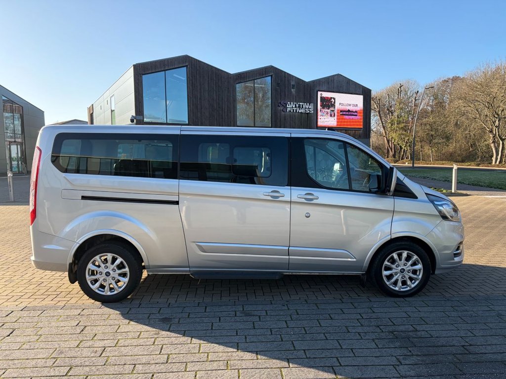 USED 2022 72 FORD TOURNEO CUSTOM 320 MHEV TITANIUM 2.0EcoBlue EU6 L2 S/S D/CAB 9 SEATS MINIBUS *A/C*SENSORS*HEAT PACK*E/PACK*2 SEATS CONFIGURATION* 9 SEATS-L2H1-EU6-TOP SPEC