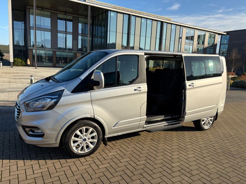 USED 2022 72 FORD TOURNEO CUSTOM 320 MHEV TITANIUM 2.0EcoBlue EU6 L2 S/S D/CAB 9 SEATS MINIBUS *A/C*SENSORS*HEAT PACK*E/PACK*2 SEATS CONFIGURATION* 9 SEATS-L2H1-EU6-TOP SPEC