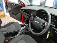 USED 2022 72 KIA NIRO 1.6h GDi 2 SUV 5dr Petrol Hybrid DCT Euro 6 (s/s) (139 bhp) ANDROID APPLE CARPLAY REAR VIEW CAMERA CRUISE CONTROL PARKING SENSORS 1 OWNER SERVICE HISTORY KIA WARRANTY TILL SEPT 2029