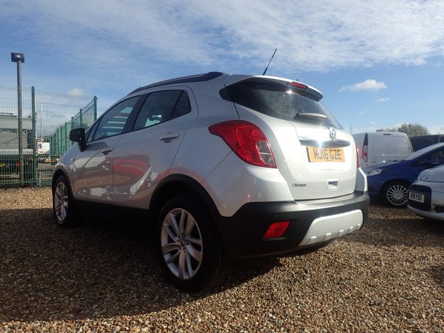 2016 VAUXHALL MOKKA 1.6i Tech Line SUV 5dr Petrol Manual 2WD Euro 6 (s/s) (115 ps) - Photo 6
