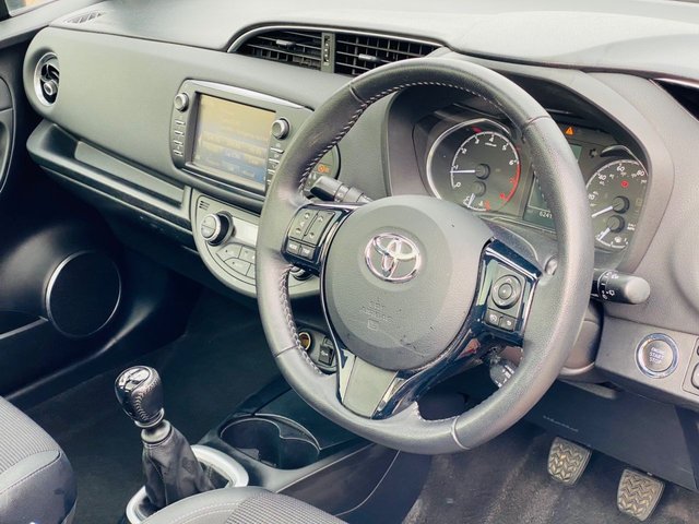 2017 Toyota Yaris 1.5L Excel 5dr - Photo 2