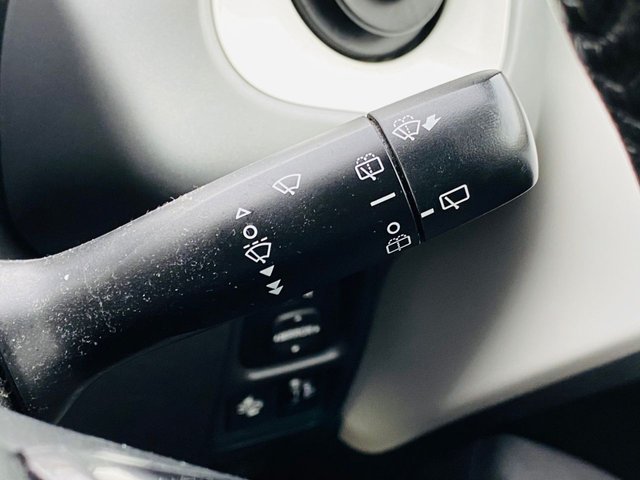 2020 Toyota Aygo 1L X-Play 5dr - Photo 11