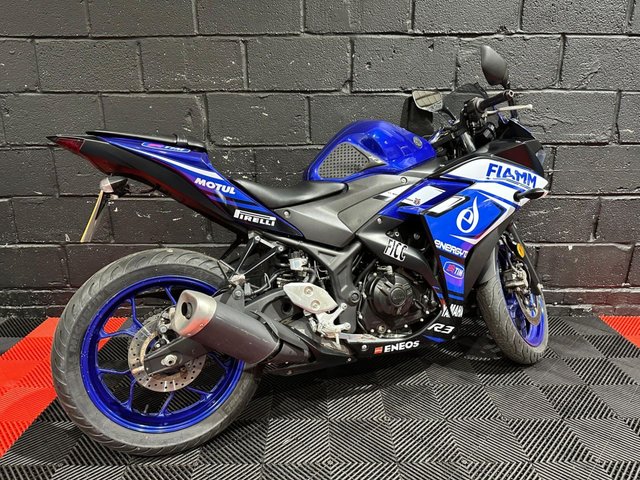 View our YAMAHA R3