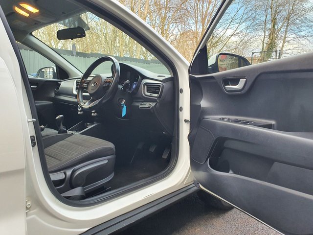 2019 KIA STONIC 1.0 T-GDi 2 GPF SUV 5dr Petrol Manual Euro 6 (s/s) (118 bhp) - Photo 12