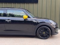 USED 2021 21 MINI Electric Hatch Cooper SE 32.6kWh Level 3 Hatchback 3dr Electric Auto (184 ps) 