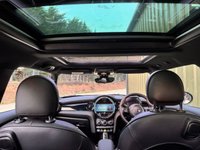 USED 2021 21 MINI Electric Hatch Cooper SE 32.6kWh Level 3 Hatchback 3dr Electric Auto (184 ps) 