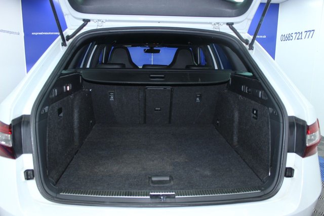 2019 SKODA SUPERB - Photo 8