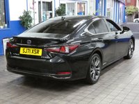 USED 2021 71 LEXUS ES 2.5 300h F Sport Saloon 4dr Petrol Hybrid E-CVT Euro 6 (s/s) (218 ps) SUNROOF SAT NAV LEATHER INTERIOR HEATED SEATS HEATED STEERING WHEEL REAR VIEW CAMERA CRUISE CONTROL PARKING SENSORS 1 OWNER EXCELLENT SERVICE HISTORY LEXUS WARRANTY TILL OCT 2031