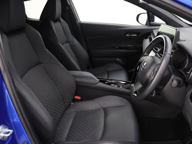 2022 Toyota C-HR 1.8L Design 5dr - Photo 12