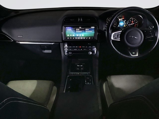 2019 Jaguar F-Pace 2L R-Sport 5dr - Photo 3