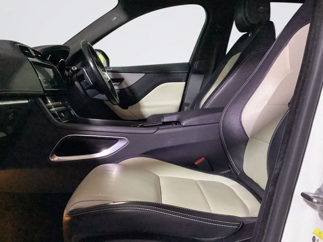 2019 Jaguar F-Pace 2L R-Sport 5dr - Photo 12