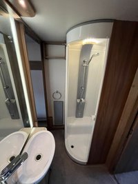 USED 2026 SWIFT CHALLENGER 635 ISLAND TRANSVERSE BED WASHROOM 2018 2018 SWIFT CHALLENGER 635 ISLAND TRANSVERSE BED