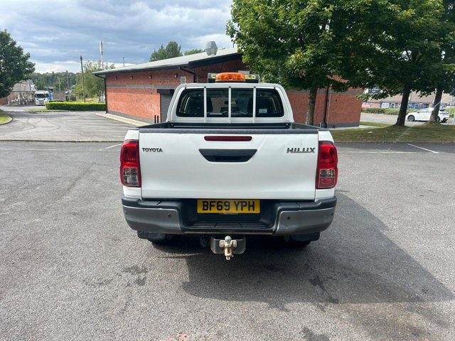 2019 TOYOTA HI-LUX 2019 2.4 D-4D Active Pickup Double Cab 4dr Diesel Manual 4WD Euro 6 (3.5t) (150 ps) - Photo 9