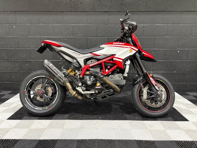 View our DUCATI Hypermotard 821