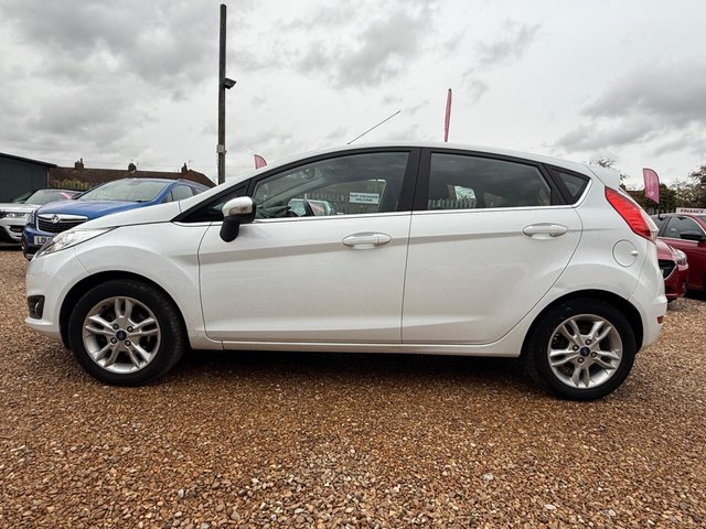 2015 FORD FIESTA 1.25 Zetec Euro 5 5dr - Photo 12