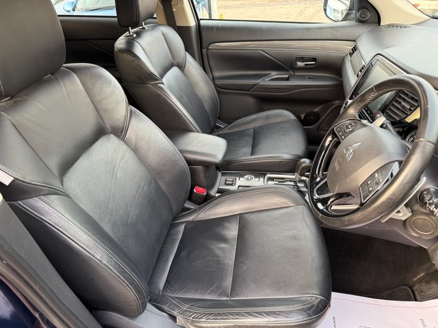 2020 MITSUBISHI OUTLANDER 2.0 MIVEC Exceed SUV 5dr Petrol CVT 4WD Euro 6 (s/s) (150 ps) - Photo 9