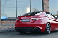 USED 2021 71 ALFA ROMEO GIULIA 2.9 V6 Bi-Turbo Quadrifoglio Saloon 4dr Petrol GPF Auto Euro 6 (s/s) (510 ps) AKRAPOVIC / CARBON ROOF / FASH