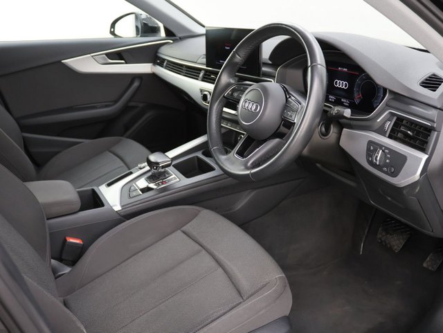 2022 Audi A4 2L Technik 4dr - Photo 10
