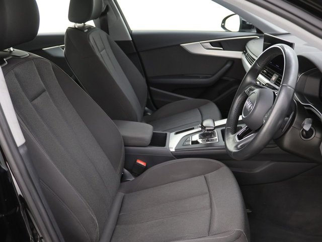 2022 Audi A4 2L Technik 4dr - Photo 12