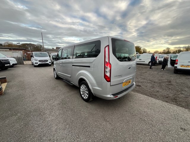 2022 Ford Tourneo Custom 2L Titanium 5dr - Photo 9