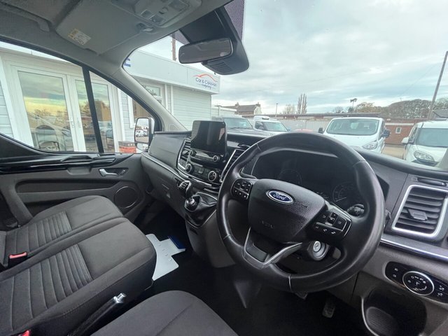 2022 Ford Tourneo Custom 2L Titanium 5dr - Photo 12