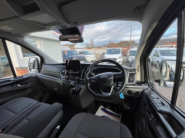 2022 Ford Tourneo Custom 2L Titanium 5dr - Photo 11