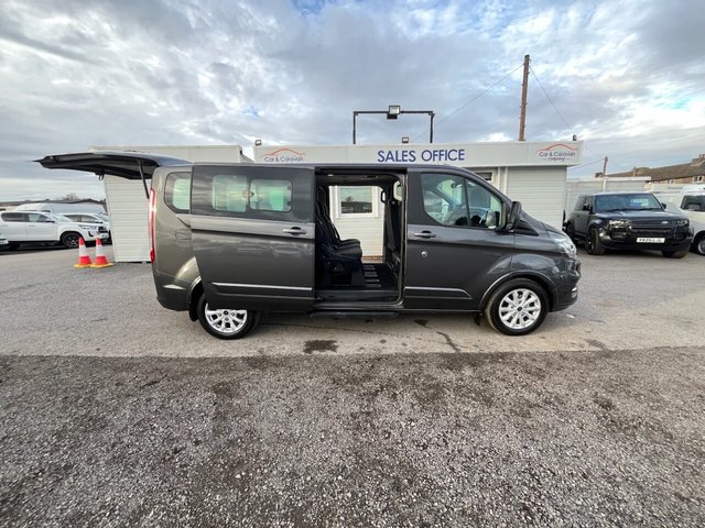 2022 Ford Tourneo Custom 2L Titanium 5dr - Photo 10