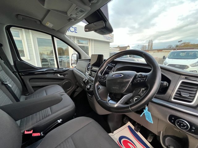 2022 Ford Tourneo Custom 2L Titanium 5dr - Photo 12