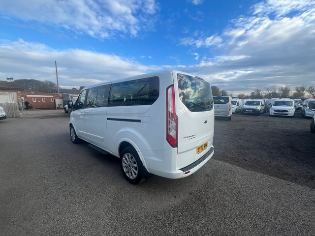 2022 Ford Tourneo Custom 2L Titanium 5dr - Photo 9
