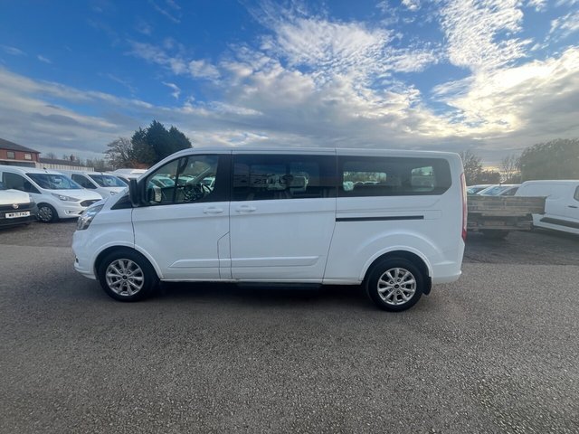 2022 Ford Tourneo Custom 2L Titanium 5dr - Photo 8