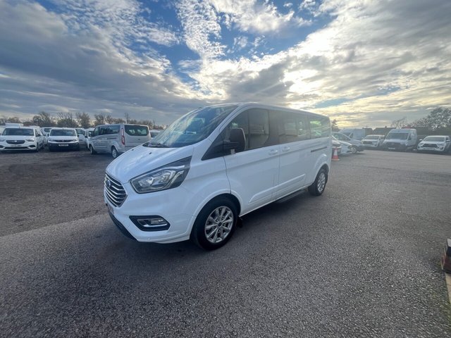 2022 Ford Tourneo Custom 2L Titanium 5dr - Photo 3
