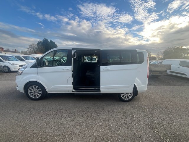 2022 Ford Tourneo Custom 2L Titanium 5dr - Photo 7