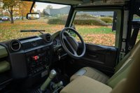 USED 2011 61 LAND ROVER DEFENDER 90 2.4 TDCi Pickup 2dr Diesel Manual 4WD SWB Euro 4 (122 bhp) Incredibly Restored|Re-trimmed
